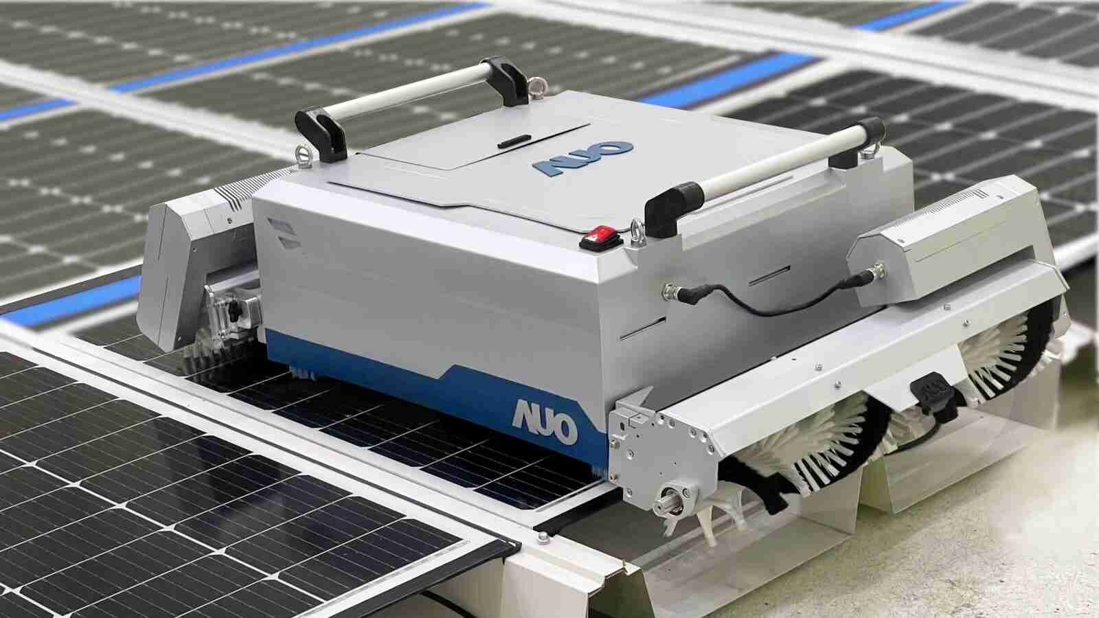 人生就是博致力EPC场域技术升级，，，导入清洁机器人搭配传感器与AI数据分析，，，，大幅减少维运成本