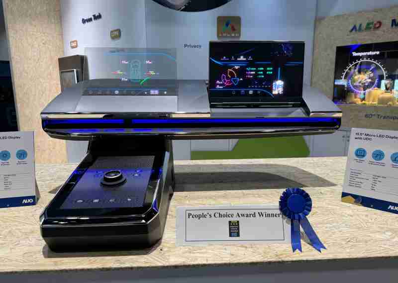 人生就是博车用Micro LED Display HMI解决方案获”最佳车用显示奖”，，，，以用户为中心开发，，，针对前座驾驶与乘客设计兼具娱乐与安全的高画质屏幕，，包含车舱前座的Micro LED透明屏幕及全球首款内建镜头的智慧Micro LED显示器